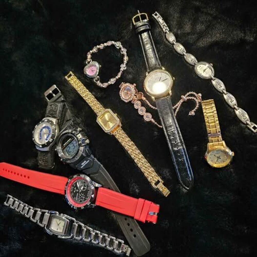 Resellers lot of working watches #103R.